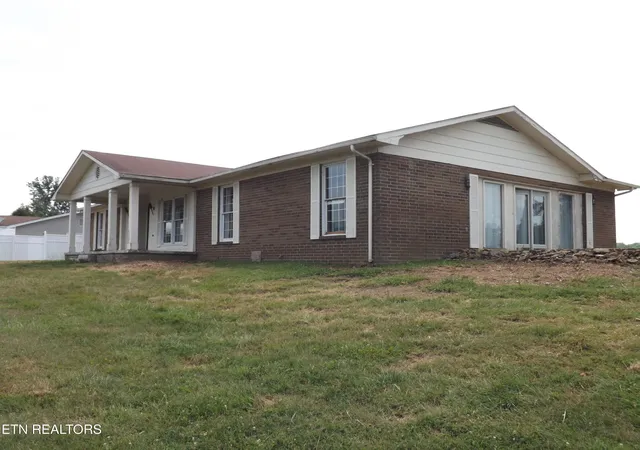 Photo 4 of Sale Pending at 262 Oxford Cir, Harrogate, TN 37752 | MLS# 1324114 | Listing updated on 2026-10-09