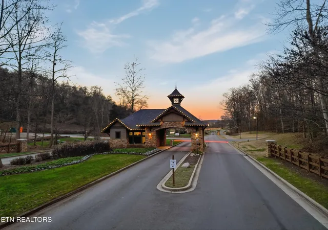 Homes for sale in Loudon, TN | 2399 Old Dogwood Tr, Loudon, TN 37774 | MLS# 1324232