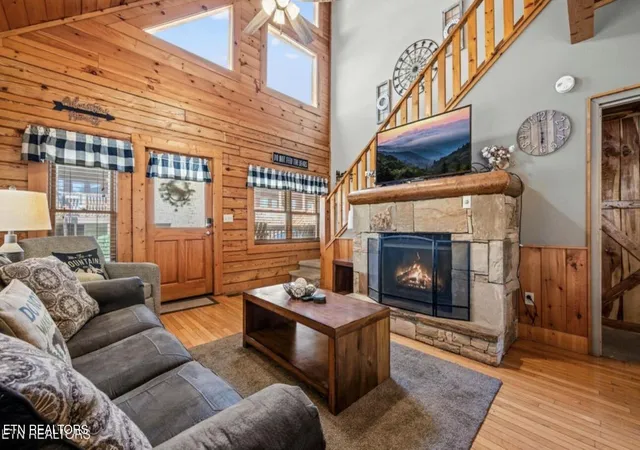 Photo 4 of Single family home for sale at 326 Big Bear Way, Pigeon Forge, TN 37863 | MLS# 1324383 | Listing updated on 2026-05-20