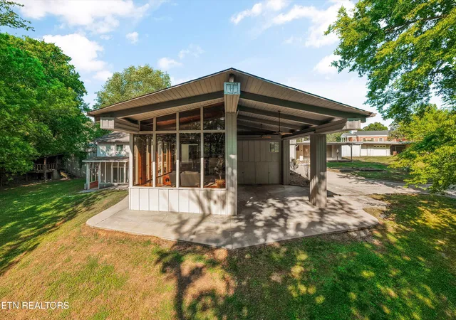 Photo 2 of Single family home for sale at 565 Hillcrest Cir, Etowah, TN 37331 | MLS# 1324604 | Listing updated on 2026-09-17