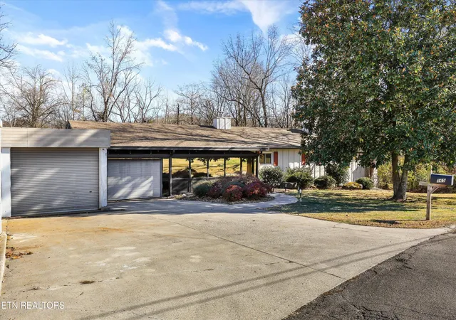 Photo 3 of Single family home for sale at 565 Hillcrest Cir, Etowah, TN 37331 | MLS# 1324604 | Listing updated on 2026-09-17