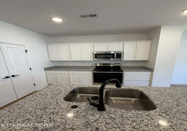 Photo 3 of Sale Pending at 8828 Chapman Tr Way, Knoxville, TN 37920 | MLS# 1324690 | Listing updated on 2026-06-08