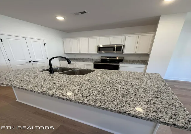 Photo 4 of Sale Pending at 8828 Chapman Tr Way, Knoxville, TN 37920 | MLS# 1324690 | Listing updated on 2026-06-08