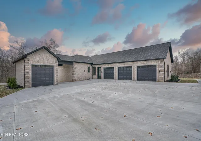 Photo 3 of Single family home for sale at 519 Cumberland View Dr, Crossville, TN 38571 | MLS# 1324786 | Listing updated on 2026-06-22