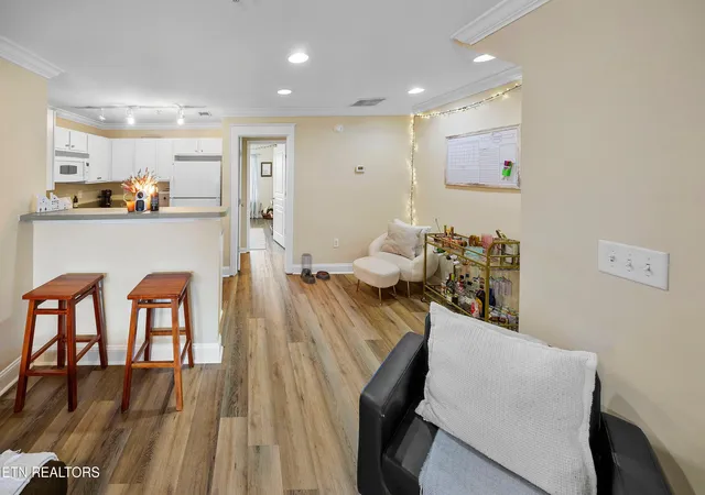 Listing Photo 5 - Condo for sale in building located at 3831 Cherokee Woods Wy, Knoxville, TN 37920 - Unit #203