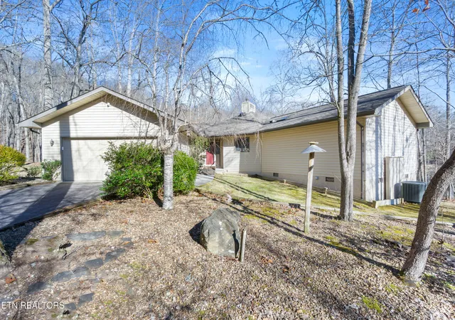 Photo 1 of Single family home for sale at 11 Londell Ct, Crossville, TN 38558 | MLS# 1325612 | Listing updated on 2026-09-10