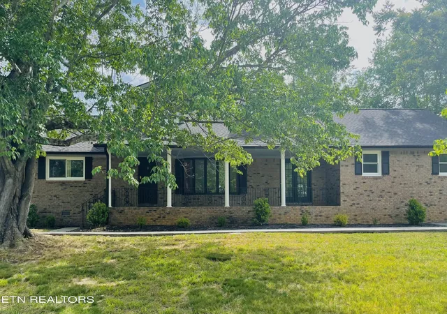 Homes for sale in Cookeville, TN | 2158 Williamsburg Cir, Cookeville, TN 38506 | MLS# 1325571