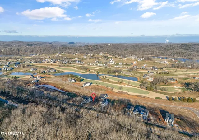 Homes for sale in Loudon, TN | 1700 Black Bear Cir, Loudon, TN 37774 | MLS# 1326405