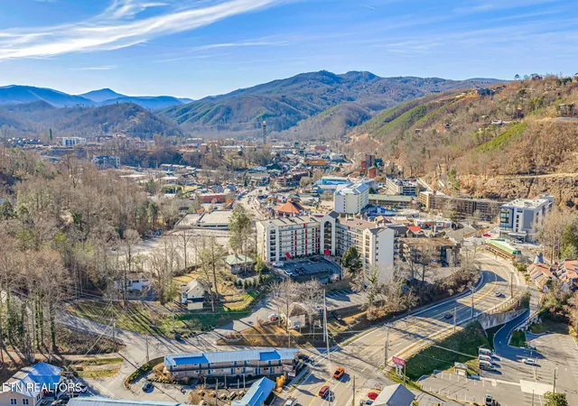 4th image of 102 Baskins Creek Bypass #207, Gatlinburg, TN 37738 | MLS# 1325715