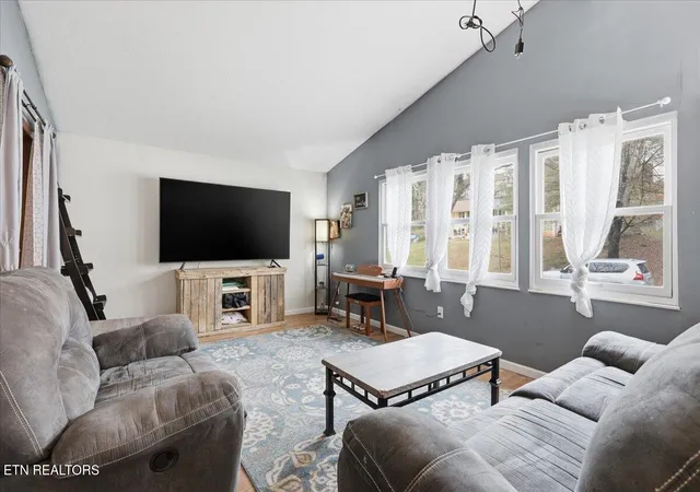 Photo 4 of Sale Pending at 129 Greystone Dr, Oak Ridge, TN 37830 | MLS# 1325873 | Listing updated on 2026-03-10