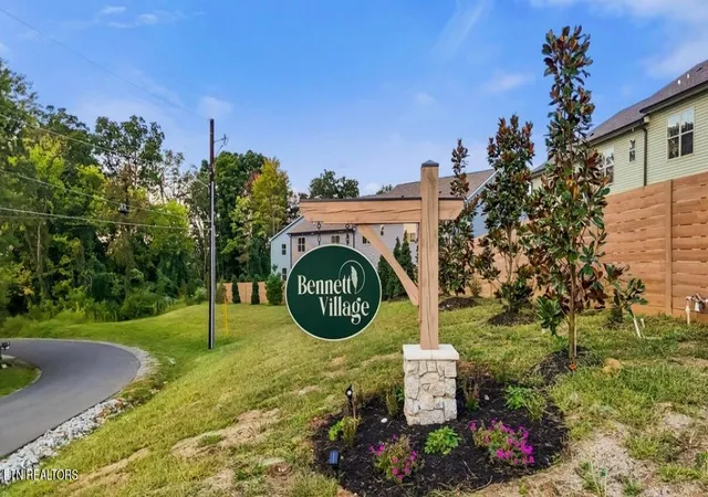 Photo 2 of Sale Pending at 1617 Bennett Village Dr, Maryville, TN 37804 | MLS# 1326655 | Listing updated on 2026-01-24