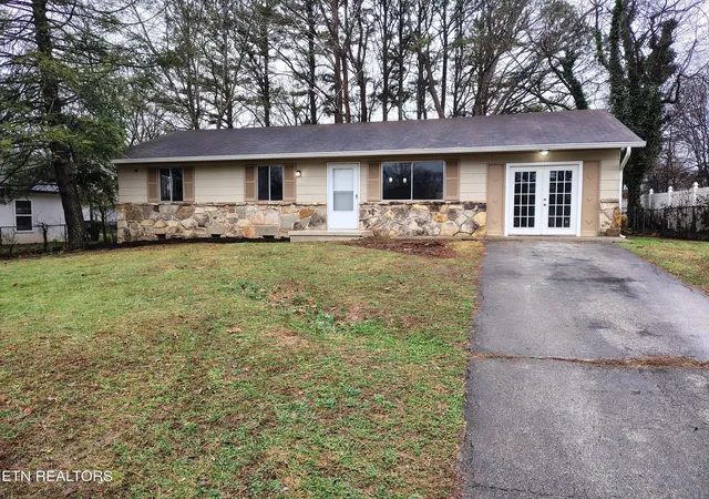 Photo 1 of Sale Pending at 1025 Ruskin Dr, Knoxville, TN 37923 | MLS# 1327251 | Listing updated on 2026-05-06