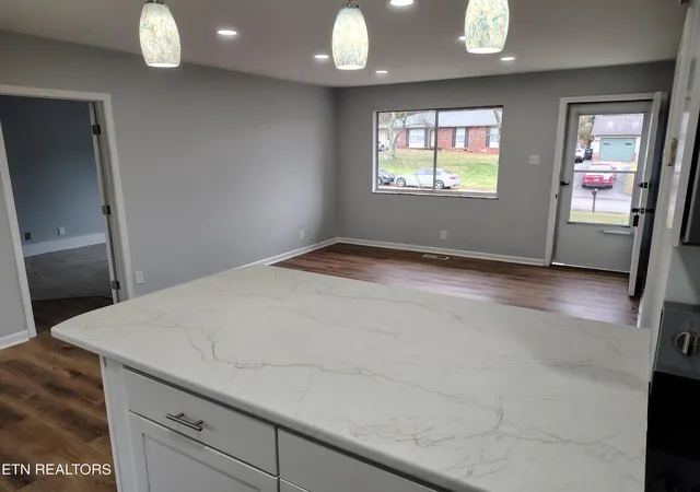 Photo 4 of Sale Pending at 1025 Ruskin Dr, Knoxville, TN 37923 | MLS# 1327251 | Listing updated on 2026-05-06