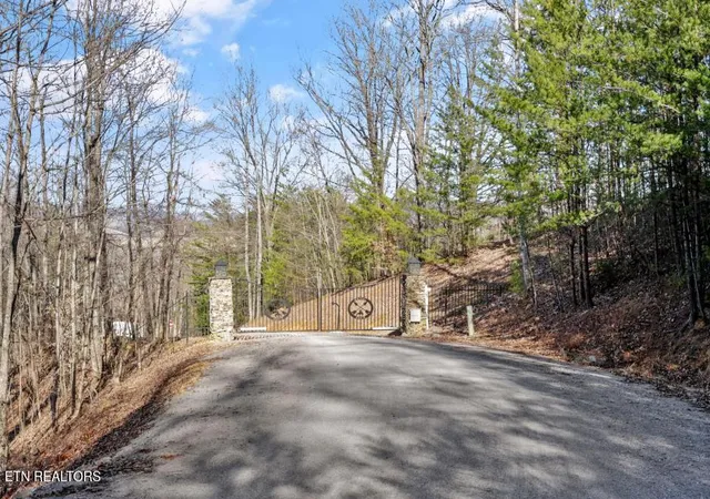 1st image of 117 Indian Ridge Dr, Tellico Plains, TN 37385 | MLS# 1327395