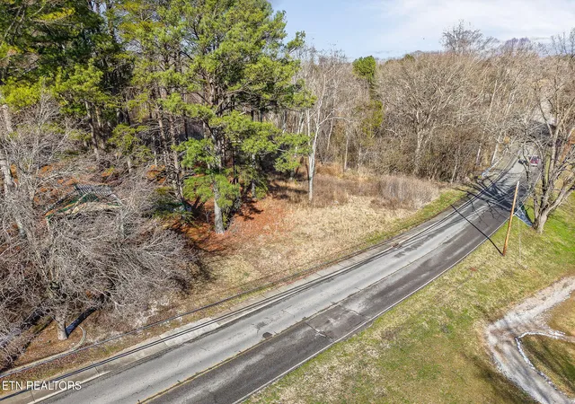 3rd image of 922 E Broad St, Cookeville, TN 38501 | MLS# 1326993