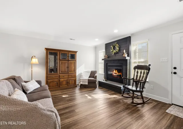 Photo 4 of Sale Pending at 805 Cedar Ln #E17, Knoxville, TN 37912 | MLS# 1327280 | Listing updated on 2026-07-13