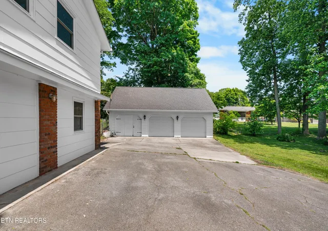 Homes for sale in Knoxville, TN | 4201 Pleasantwood Dr, Knoxville, TN 37921 | MLS# 1341223