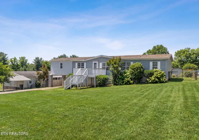 Photo 2 of Single family home for sale at 1009 Ridge View Rd, Maryville, TN 37801 | MLS# 1327357 | Listing updated on 2026-09-09