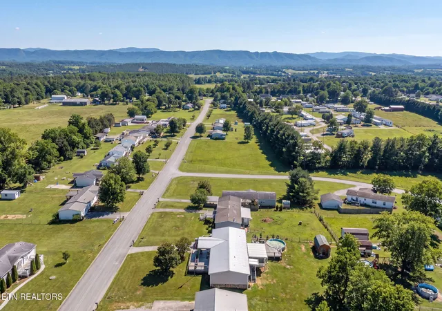 Photo 3 of Single family home for sale at 1009 Ridge View Rd, Maryville, TN 37801 | MLS# 1327357 | Listing updated on 2026-09-09