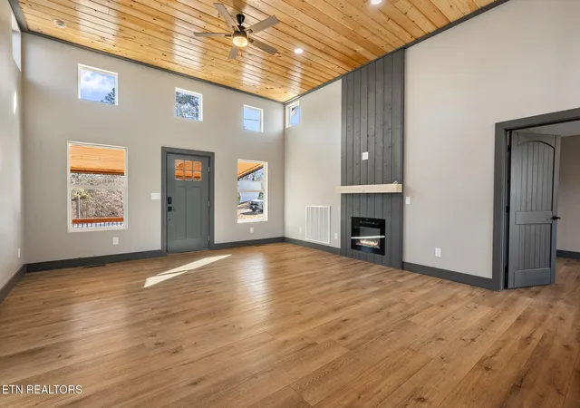 Photo 4 of Single family home for sale at 982 Smokey Mountain Queen Rd, Sevierville, TN 37876 | MLS# 1327469 | Listing updated on 2026-09-28