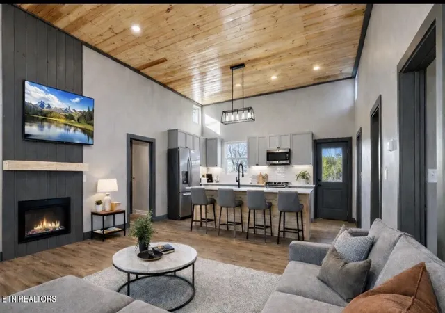 Photo 2 of Single family home for sale at 982 Smokey Mountain Queen Rd, Sevierville, TN 37876 | MLS# 1327469 | Listing updated on 2026-09-28