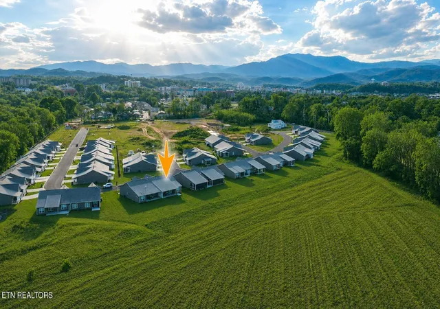 image of 712 Snowflower Cir, Pigeon Forge, TN 37863 | MLS# 1327566