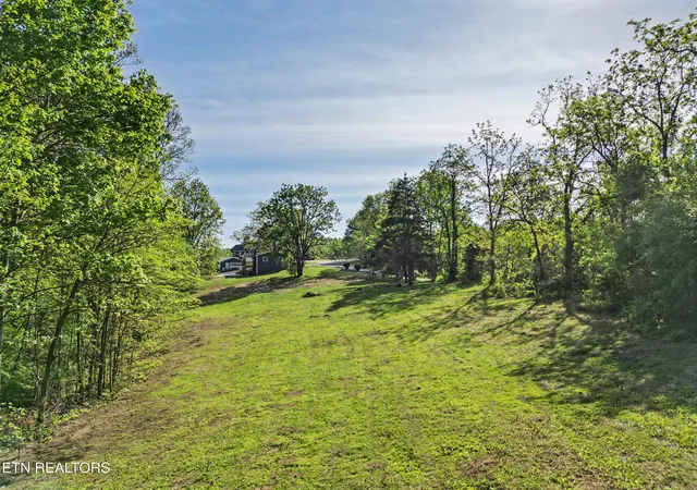 2nd image of 138 S Gaylor Rd, La Follette, TN 37766 | MLS# 1334543