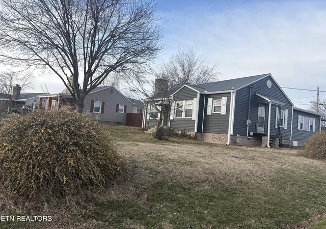 2nd image of 332 Henderson St, Maryville, TN 37804 | MLS# 1327936