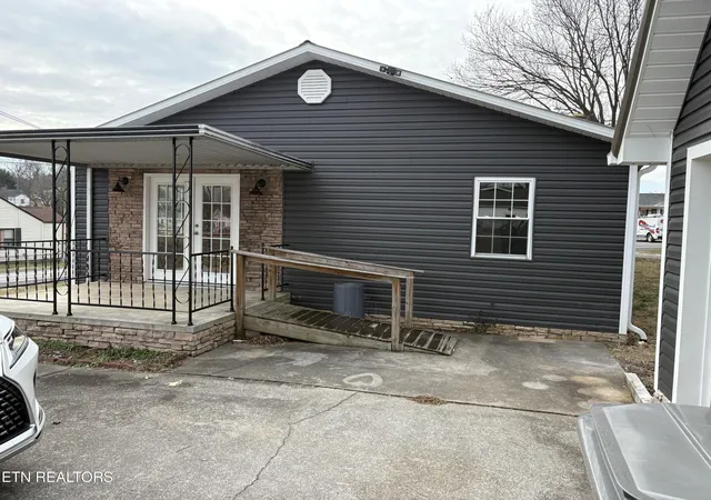 3rd image of 332 Henderson St, Maryville, TN 37804 | MLS# 1327936