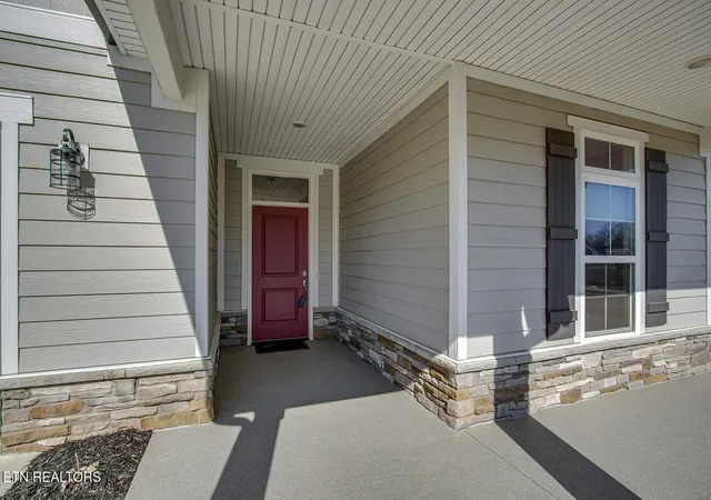 Photo 3 of Single family home for sale at 403 Sycamore Pl, Loudon, TN 37774 | MLS# 1328268 | Listing updated on 2026-09-08