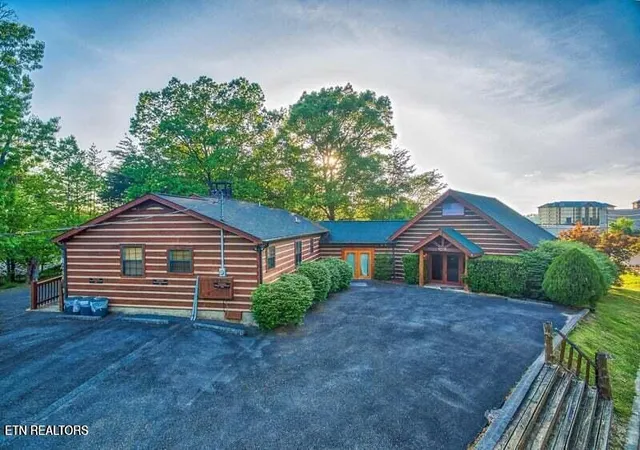 Photo 1 of Single family home for sale at 170 Showplace Blvd, Pigeon Forge, TN 37863 | MLS# 1337895 | Listing updated on 2026-04-22