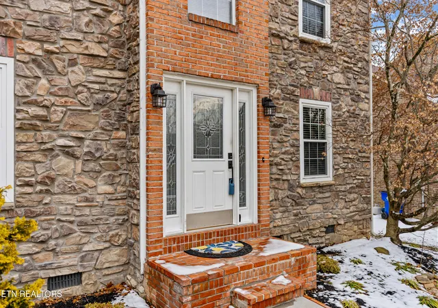 Photo 3 of Sale Pending at 1720 Wynrush Cir, Knoxville, TN 37923 | MLS# 1328627 | Listing updated on 2026-02-16