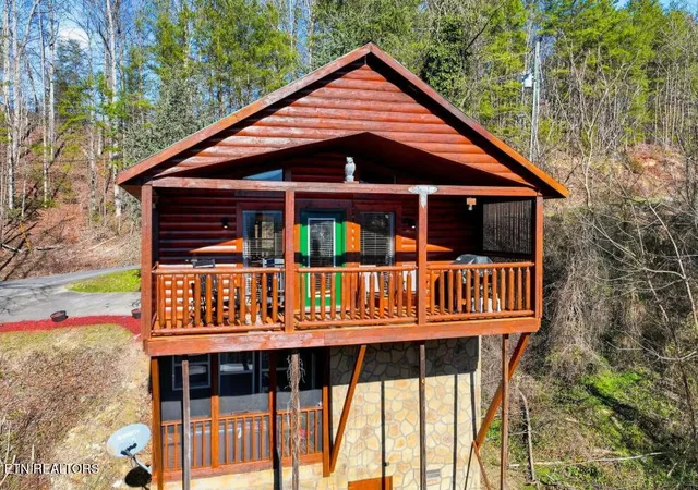 Photo 3 of Single family home for sale at 3537 Bear Pen Gap Rd, Sevierville, TN 37876 | MLS# 1328613 | Listing updated on 2026-10-05