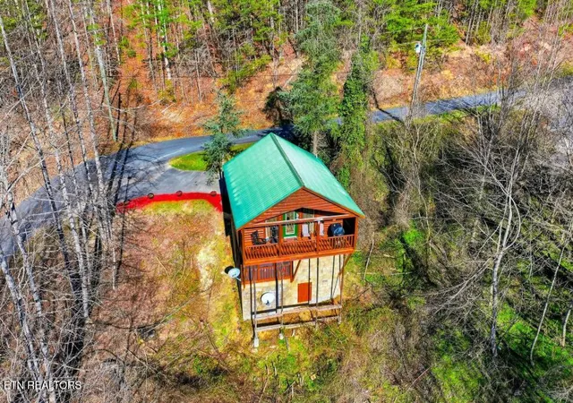 Photo 3 of Single family home for sale at 3537 Bear Pen Gap Rd, Sevierville, TN 37876 | MLS# 1328613 | Listing updated on 2026-10-05