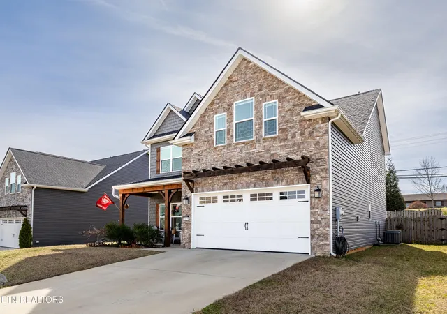 Homes for sale in Alcoa, TN | 1029 Aspen Glen Dr, Alcoa, TN 37701 | MLS# 1330472