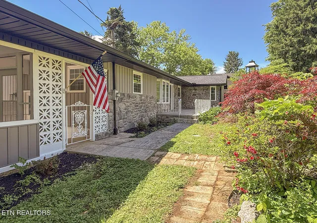 2nd image of 2010 Martha Berry Dr, Knoxville, TN 37918 | MLS# 1329128