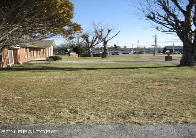 Photo 4 of Single family home for sale at 494 10th Street, Crossville, TN 38555 | MLS# 1328998 | Listing updated on 2026-08-02