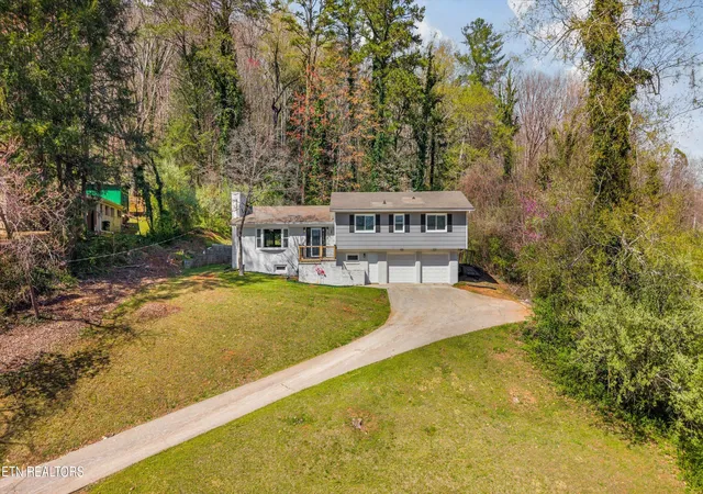 1st image of 102 Canterbury Rd, Oak Ridge, TN 37830 | MLS# 1334121