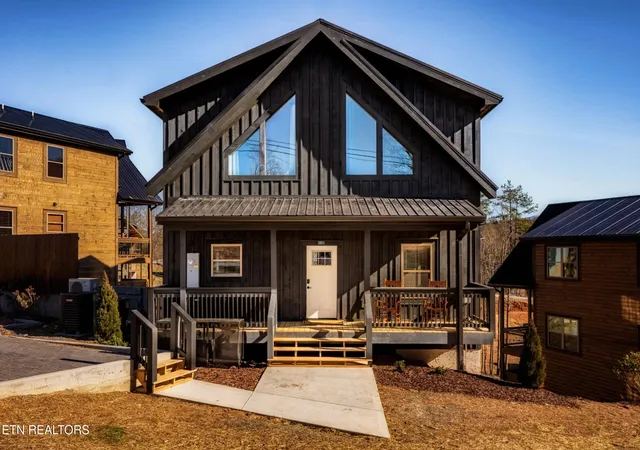 Photo 1 of Single family home for sale at 2852 Sequoia Rd, Pigeon Forge, TN 37863 | MLS# 1329250 | Listing updated on 2026-09-19