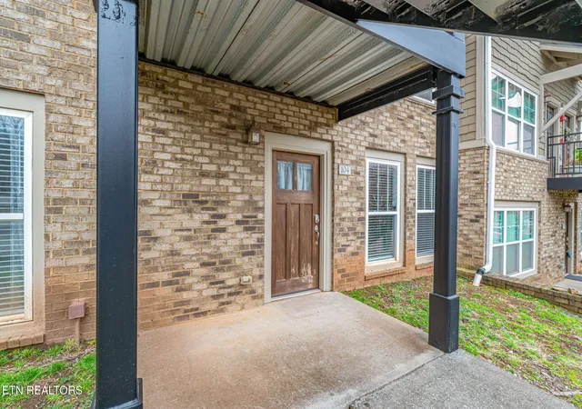 Listing Photo 4 - Condo for sale in building located at 3918 Cherokee Woods Wy, Knoxville, TN 37920 - Unit #104