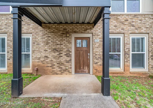 Listing Photo 5 - Condo for sale in building located at 3918 Cherokee Woods Wy, Knoxville, TN 37920 - Unit #104