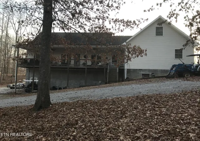 Photo 3 of Single family home for sale at 131 East Ln, Jamestown, TN 38556 | MLS# 1329462 | Listing updated on 2026-06-26