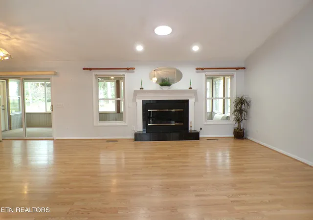 Photo 3 of Sale Pending at 161 Cromwell Ln, Crossville, TN 38558 | MLS# 1336828 | Listing updated on 2026-08-31