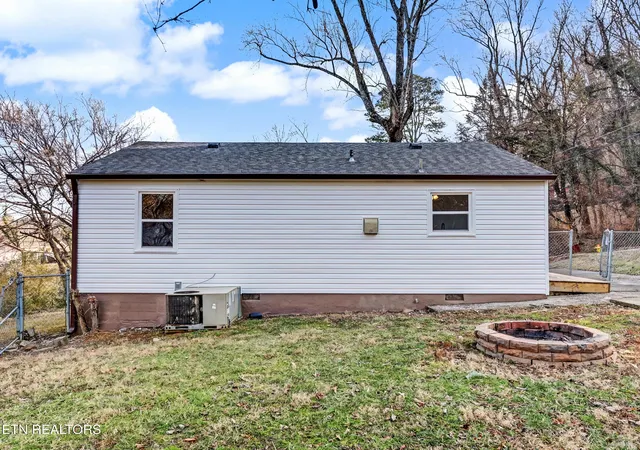 Photo 3 of Sale Pending at 119 Holston Ct, Knoxville, TN 37914 | MLS# 1329610 | Listing updated on 2026-02-24