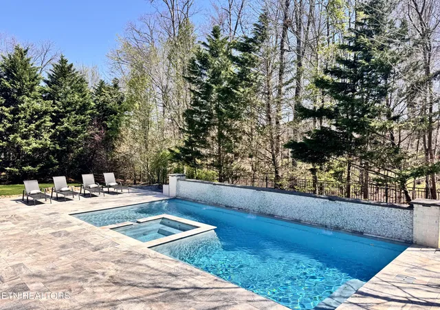 Homes for sale in Knoxville, TN | 1245 Arborbrooke Dr, Knoxville, TN 37922 | MLS# 1330800
