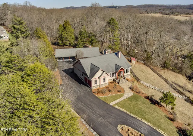 Photo 3 of Sale Pending at 2001 Beals Chapel Rd, Lenoir City, TN 37772 | MLS# 1330225 | Listing updated on 2026-07-05