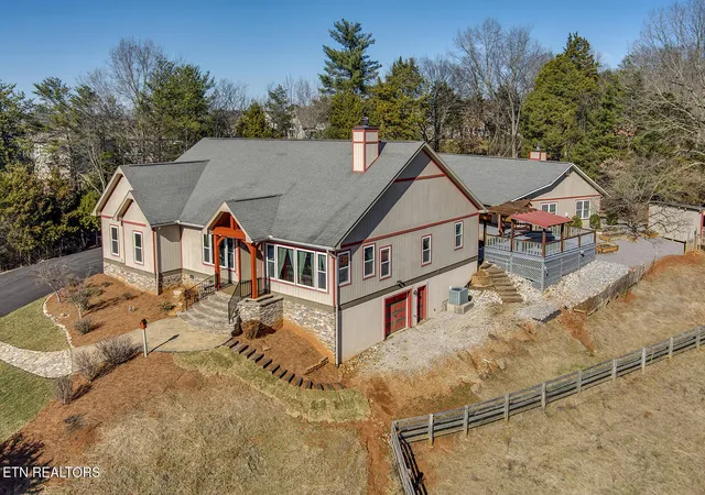 Photo 3 of Sale Pending at 2001 Beals Chapel Rd, Lenoir City, TN 37772 | MLS# 1330225 | Listing updated on 2026-07-05