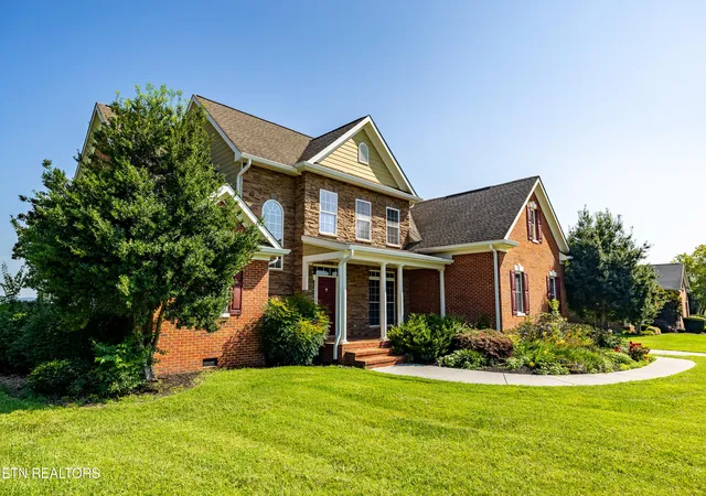 Photo 3 of Single family home for sale at 3205 Whittenburg Dr, Maryville, TN 37804 | MLS# 1346703 | Listing updated on 2026-08-31