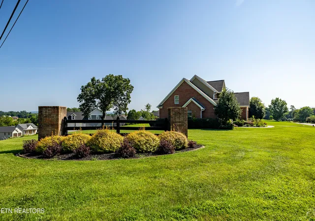 Photo 3 of Single family home for sale at 3205 Whittenburg Dr, Maryville, TN 37804 | MLS# 1346703 | Listing updated on 2026-08-31