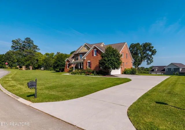 Photo 4 of Single family home for sale at 3205 Whittenburg Dr, Maryville, TN 37804 | MLS# 1346703 | Listing updated on 2026-08-31